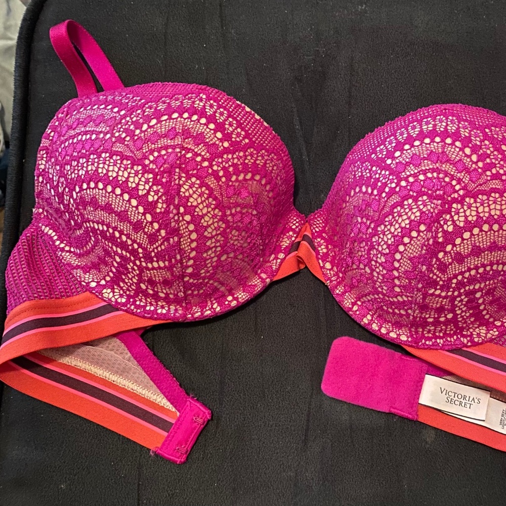 Victoria Secret's Very Sexy Lightly Lined Plunge Bra